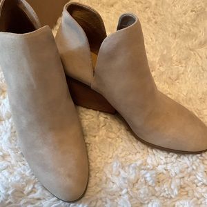 Tan ankle booties, perfect condition.